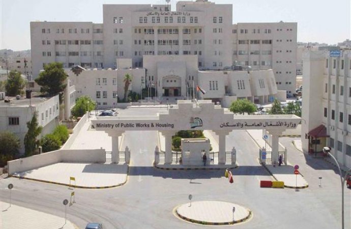 الأشغال: صرف مستحقات المقاولين بعد إقرار
