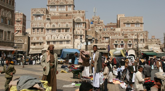 أحذية مفخخة بصنعاء.. الحوثيين يزعمون وناشطون