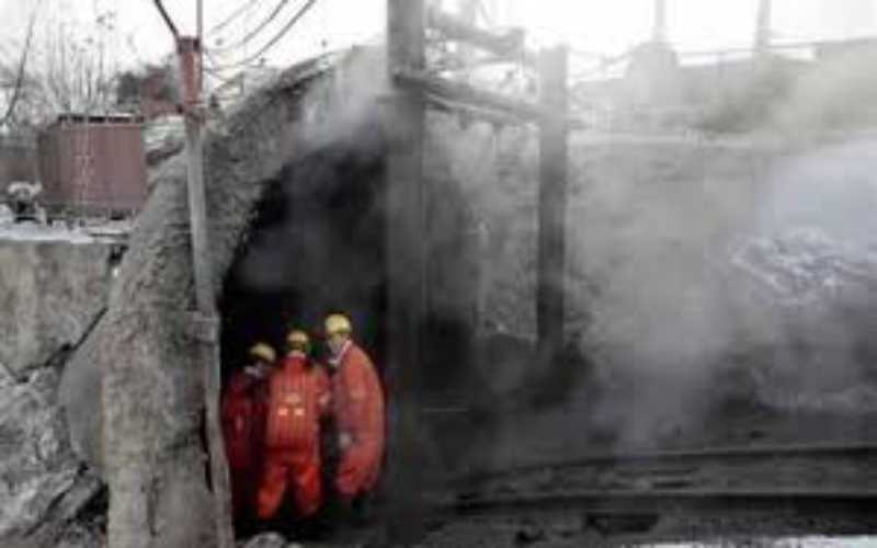 مصرع 11 شخصا جراء انفجار بمنجم