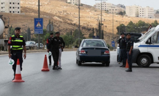 مدير بنك يقل ركابا بالأجرة