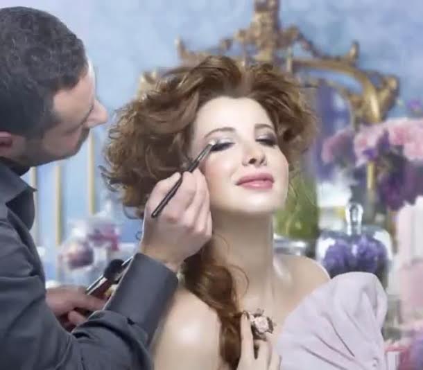 دورة في فن المكياج لخبير التجميل