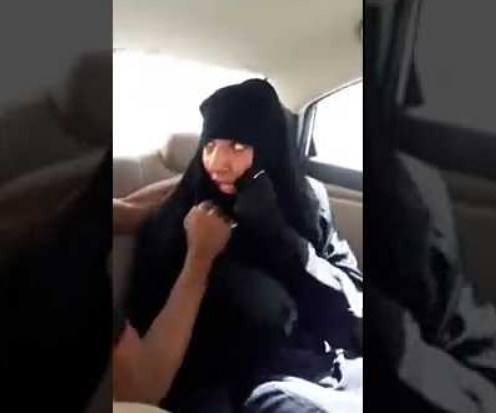 القبض على متسول يرتدي زي انثى