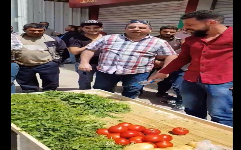 بالفيديو .. تجار يغلقون محالهم ويتحولون