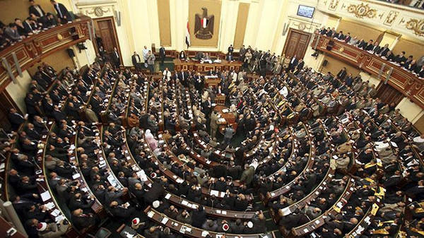 البرلمان المصري يوافق إعلان حالة الطوارئ