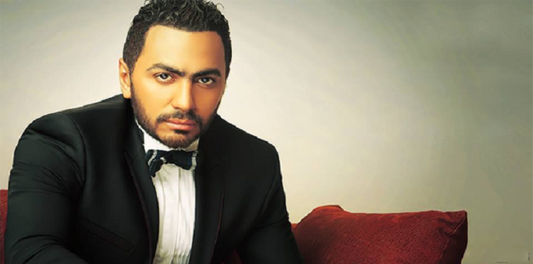 مصر تمنع تامر حسني من السفر