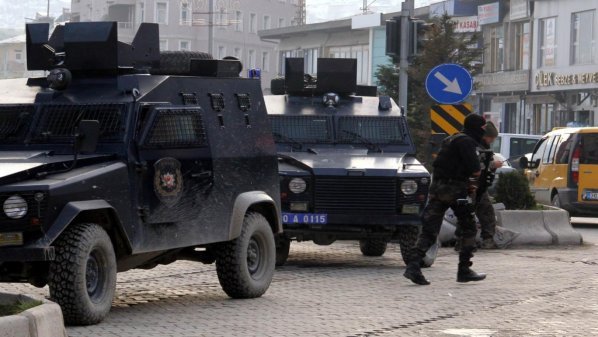 تركيا تقبض على 20 عنصرا كانوا