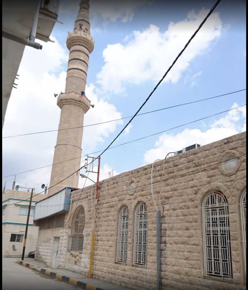 الأمن يثني شخصا هدد بالإنتحار من