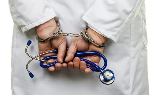 توقيف شخص يمتهن الطب بلا ترخيص