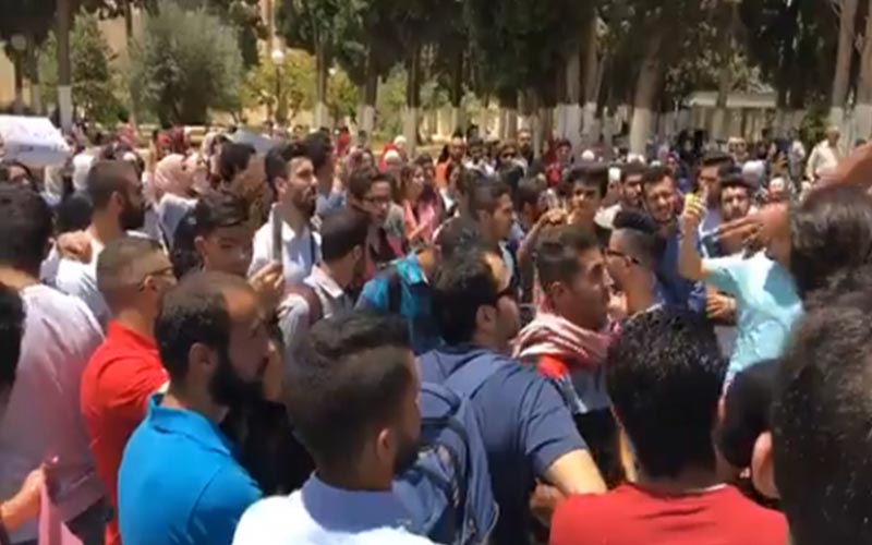 طلبة الاردنية يحتجون على نهج الجباية