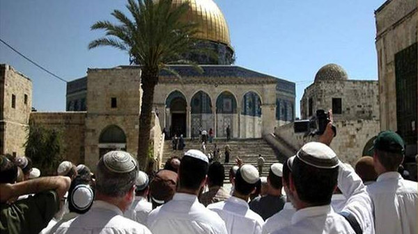 إسرائيل تمنع اقتحام الأقصى في (العشر