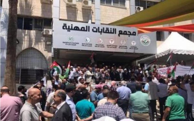 النقابات المهنية تضرب اليوم