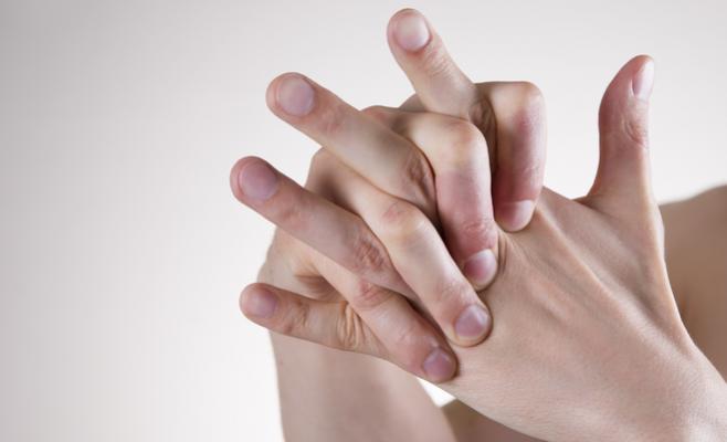 العلماء يحلون أخيرا لغز (فرقعة الأصابع)