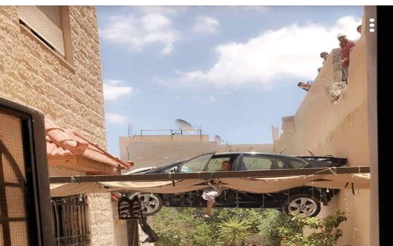 سيارة تعلق بالهواء في عمان