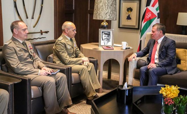 الملك يستقبل مسؤولين عسكريين أميركي وإيطالي