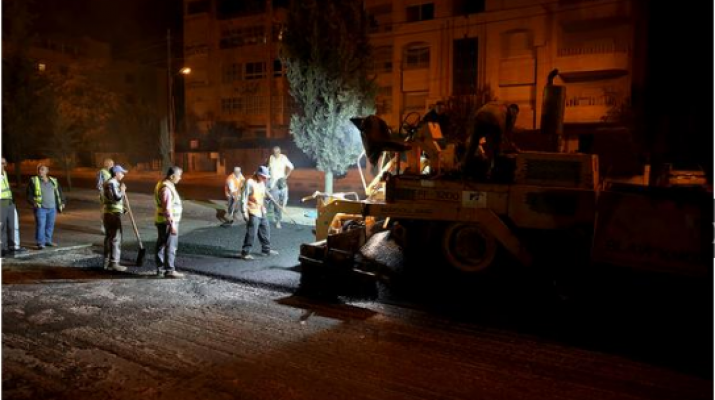 تعبيد شوارع في العاصمة عمان بـ3