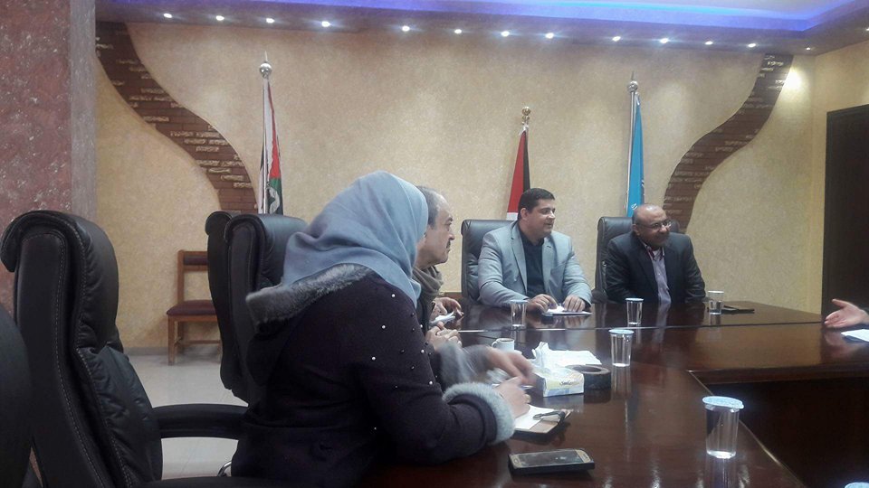 (المجتمع المدني ) يبحث مشكلة الكلاب