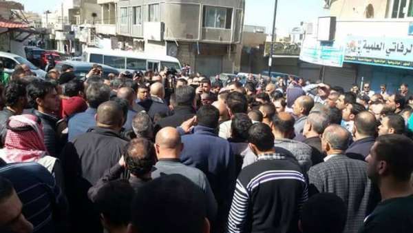 الكرك: فعالية غاضبة تطالب باقالة الحكومة