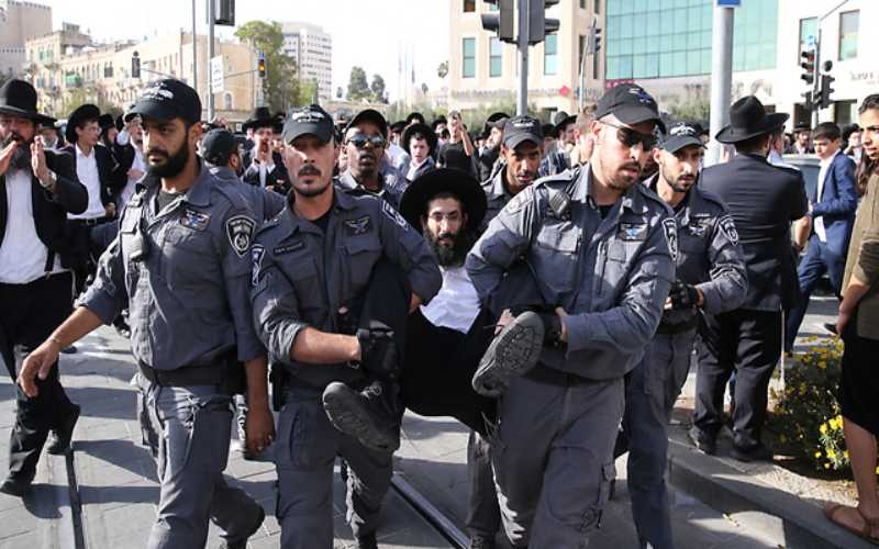 بالفيديو: اعتقال عشرات اليهود الرافضين للتجنيد