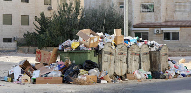 العمانيون يخرجون 6360 طن نفايات بـ(الوقفة)