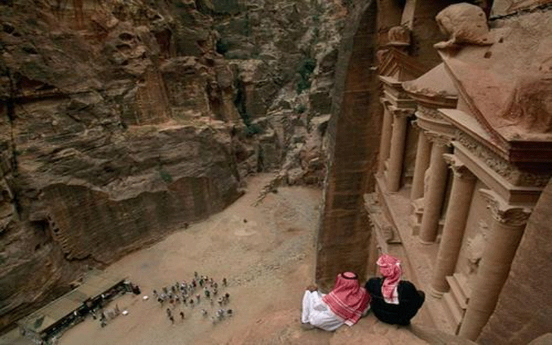 إخلاء 6 آلاف سائح في البترا