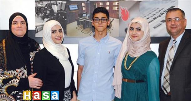 فلسطينيتان توأم الأولى والثانية بالتوجيهي على