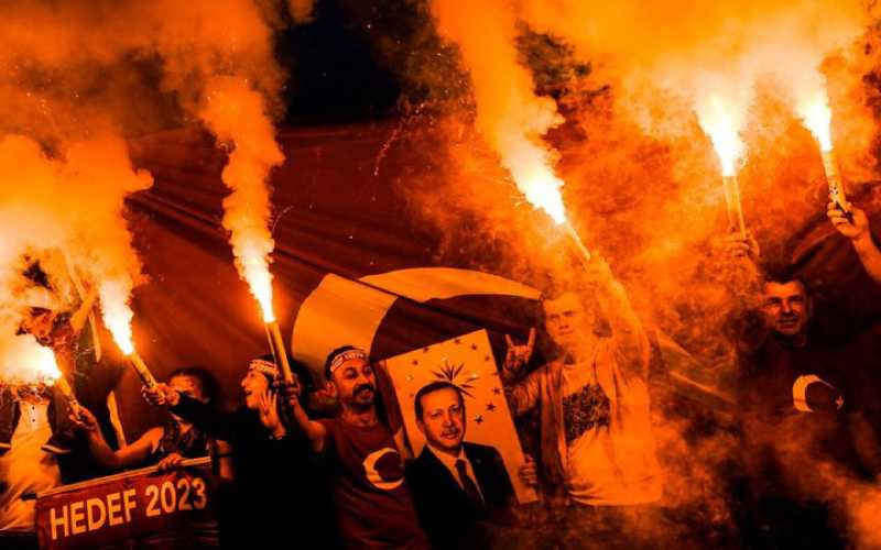 احتفالات بفوز أردوغان بالرئاسة وحلفائه بالبرلمان