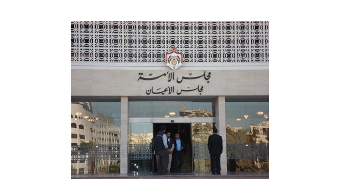 الملقي يطلع الأعيان على مستجدات وتحديات