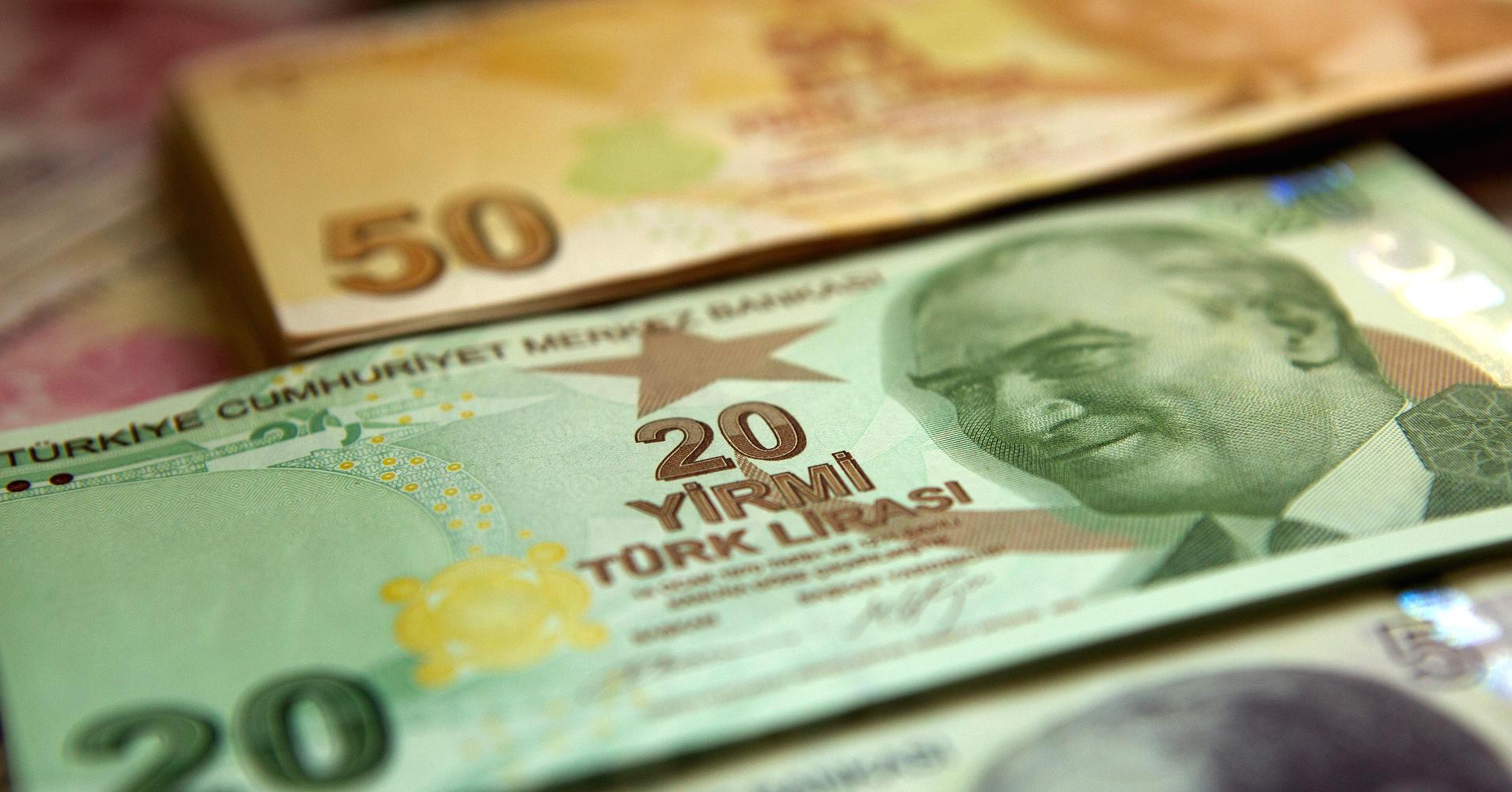 العجز التجاري التركي ينكمش 48%