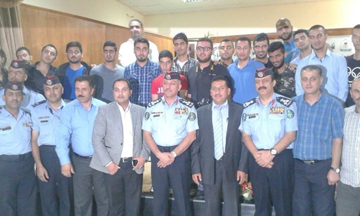 العميد المعايطة بطلاب جامعات اردنية في