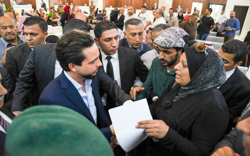 ولي العهد يتفقد خدمات دائرة خدمة