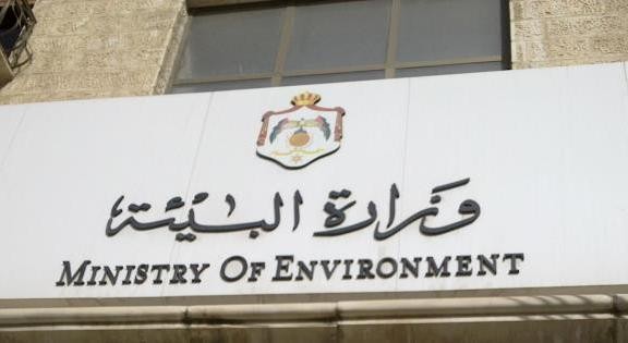 المحسوبية تلاحق وزير البيئة والوزارة ترد