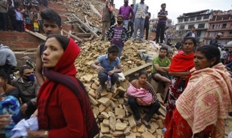 2500 قتيل بزلزال نيبال