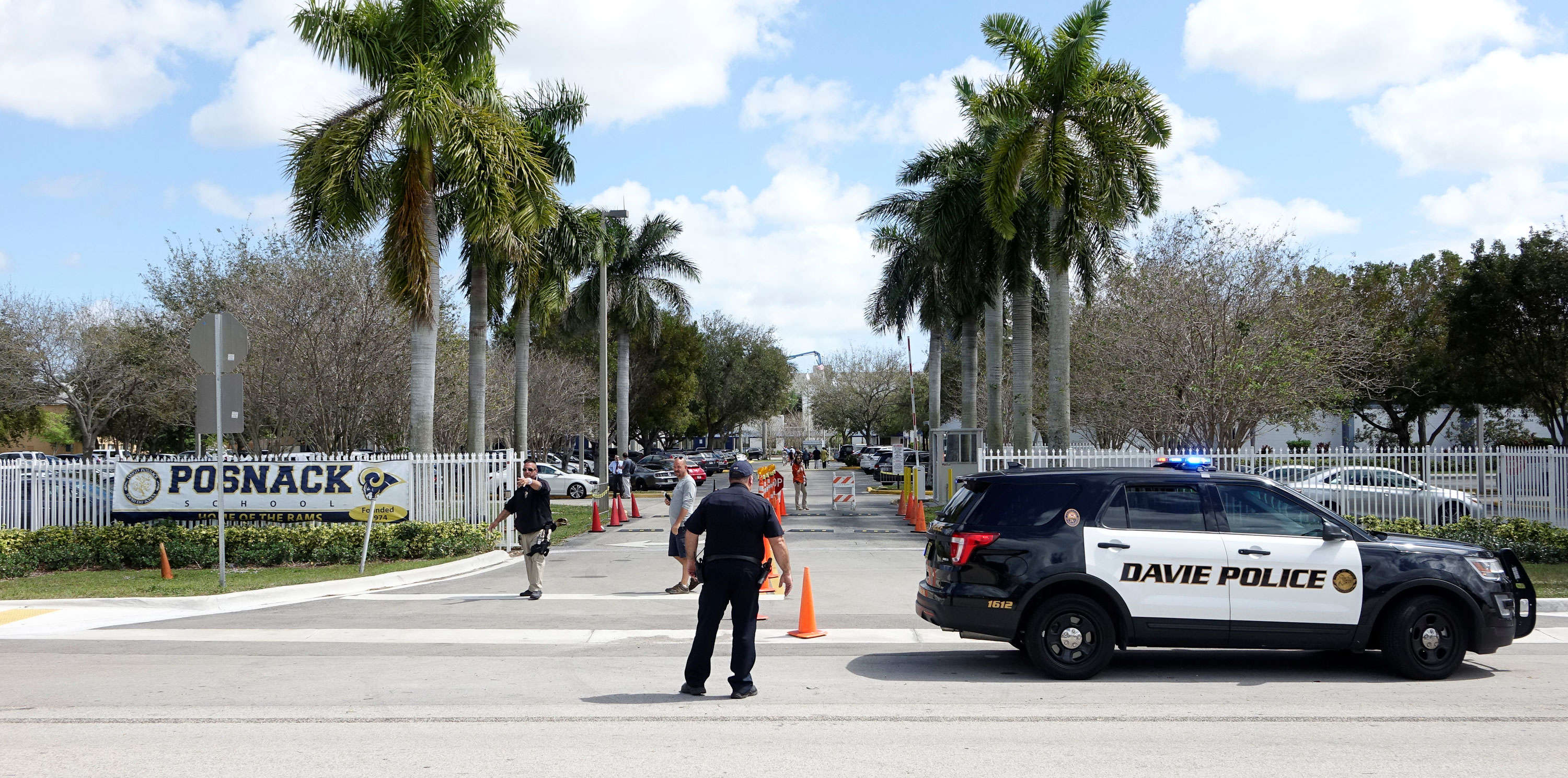 اغتصاب فتاة داخل سيارة شرطة في