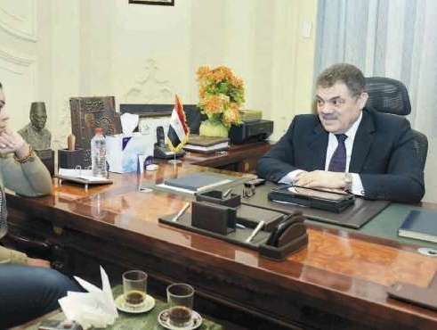 (رشوة جنسية) تعصف بحزب الوفد