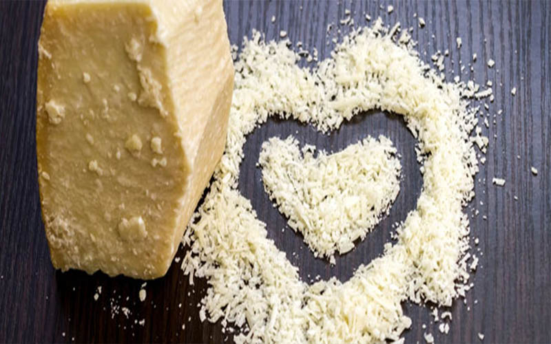 قطعة من الجبن يوميا تبعد عنك