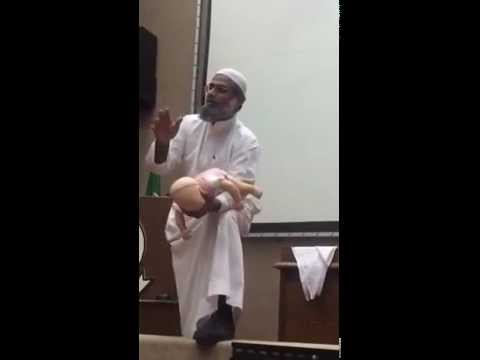 كيف تسعفين طفلا بعد انسداد مجرى