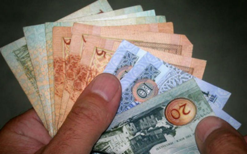 معونات نقدية لعمال وطن في اربد