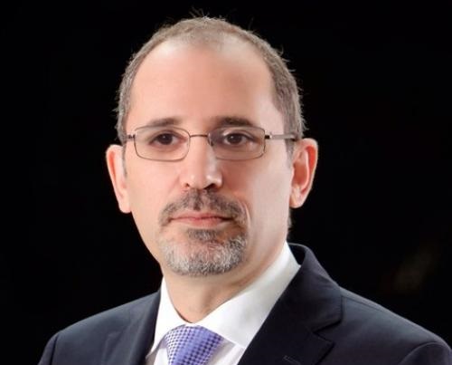 الصفدي يعتذر للأردنيين عن أخطاء بعض