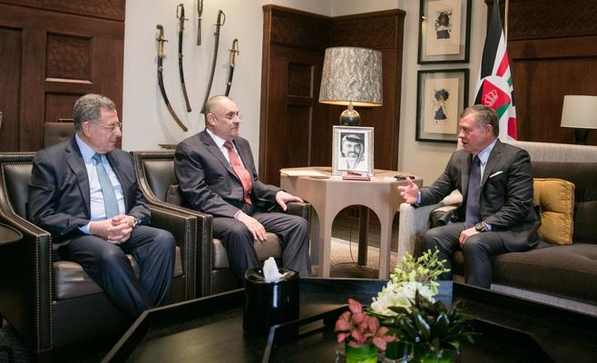 الملك يستقبل وفد مجلس العلاقات العربية