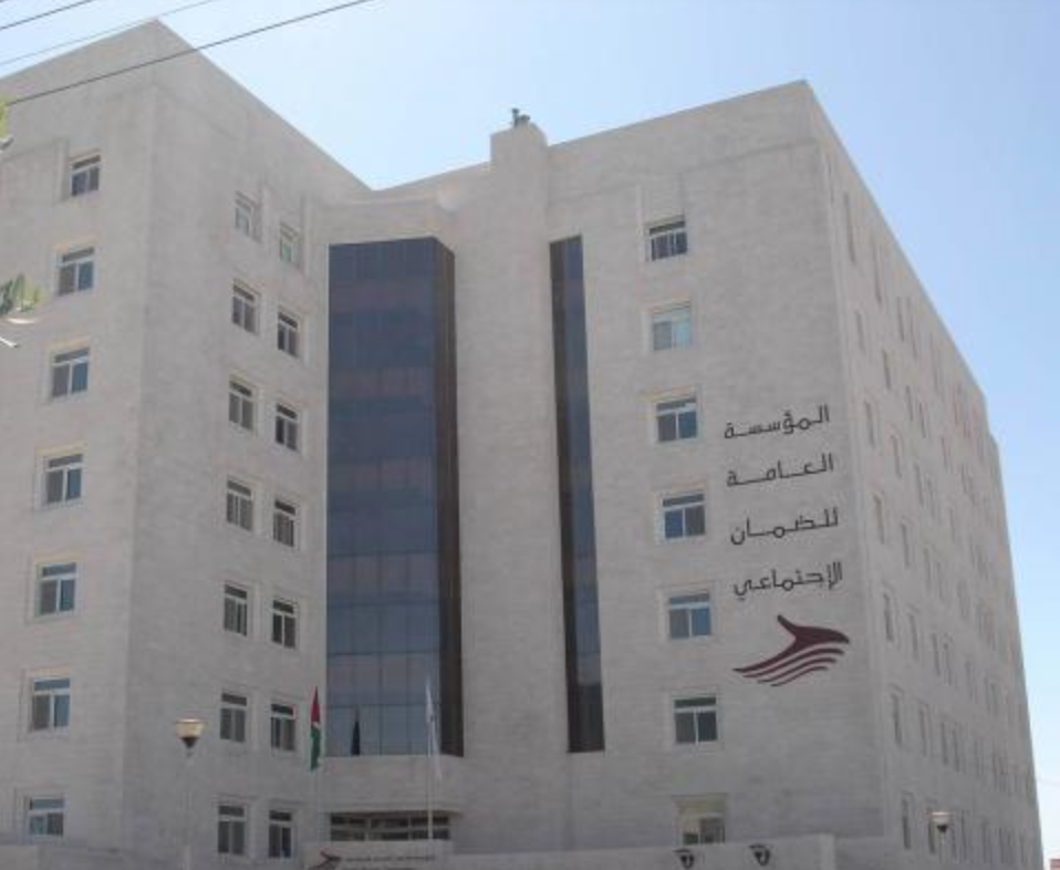 موظفان فقط على «كاونترات الضمان» في
