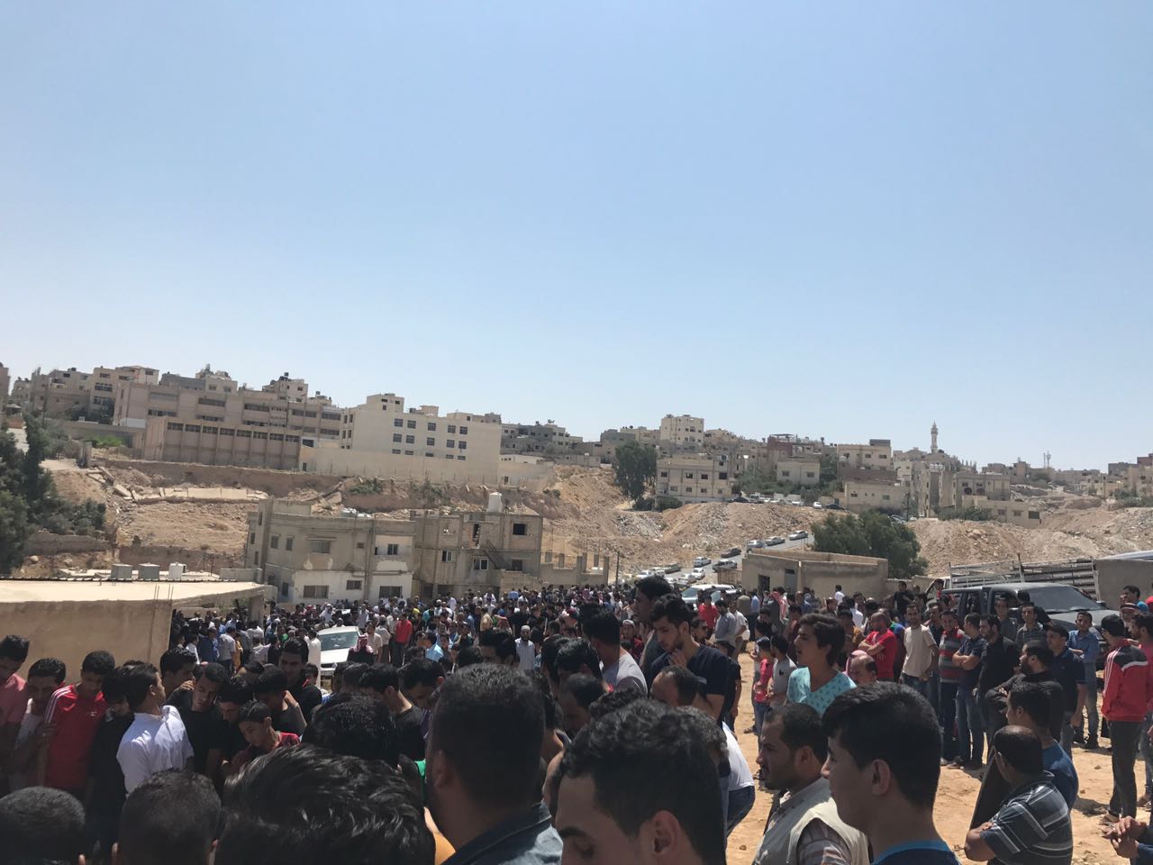 الخلايلة يدفنون ابنهم فادي ويتوعدون بحرق