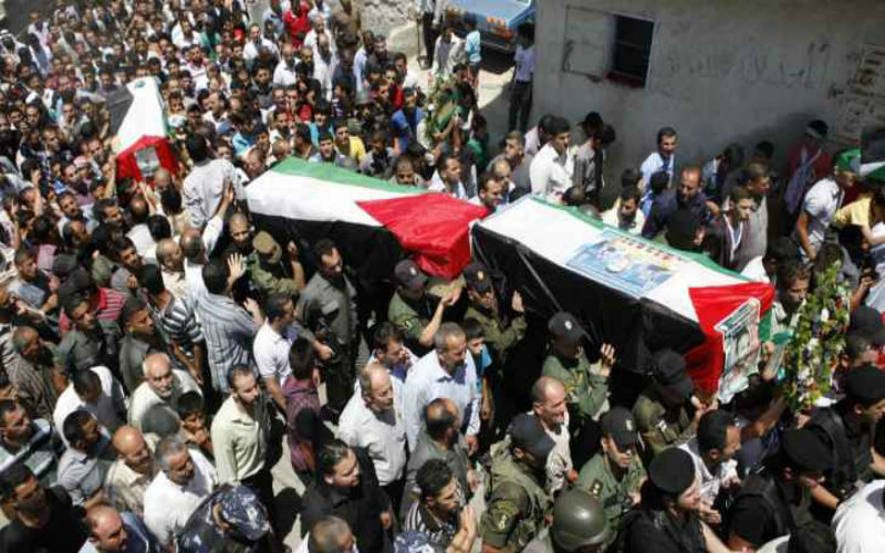 الفلسطينيون يشيعون اربعة شهداء استشهدوا في