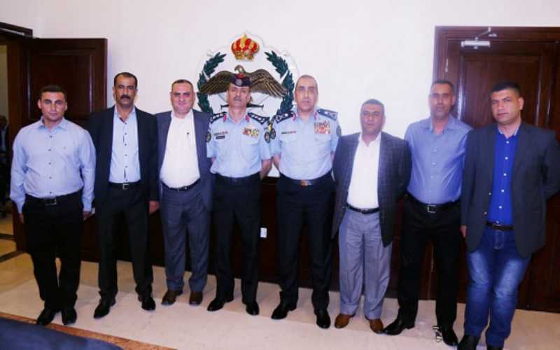 مدير الأمن يكرم مواطنين وكوكبة من