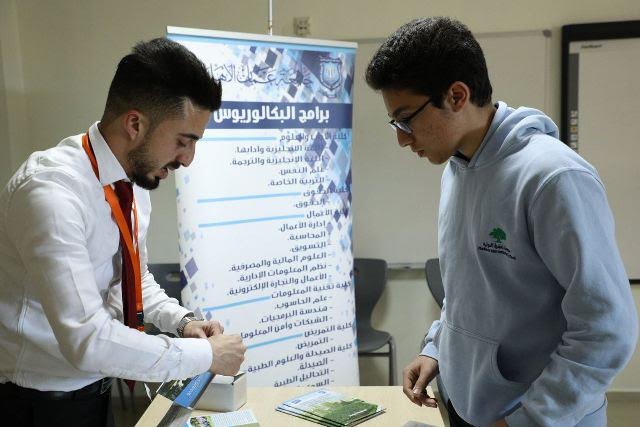 عمان الأهلية تشارك في معرض الجامعات