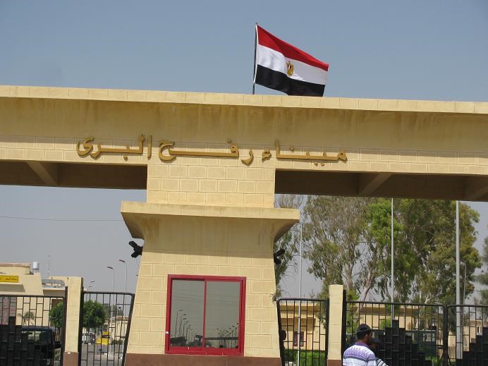 هل كان فتح معبر رفح مكيدة