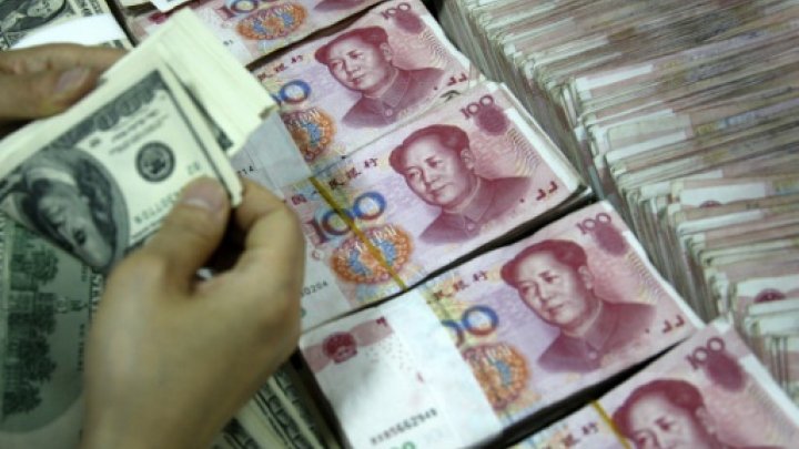 الصين تخفض بقوة سعر عملتها المرجعي