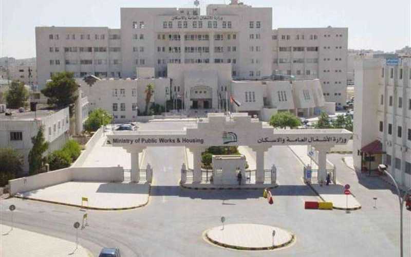وزير الاشغال: نعمل على إزالة كافة
