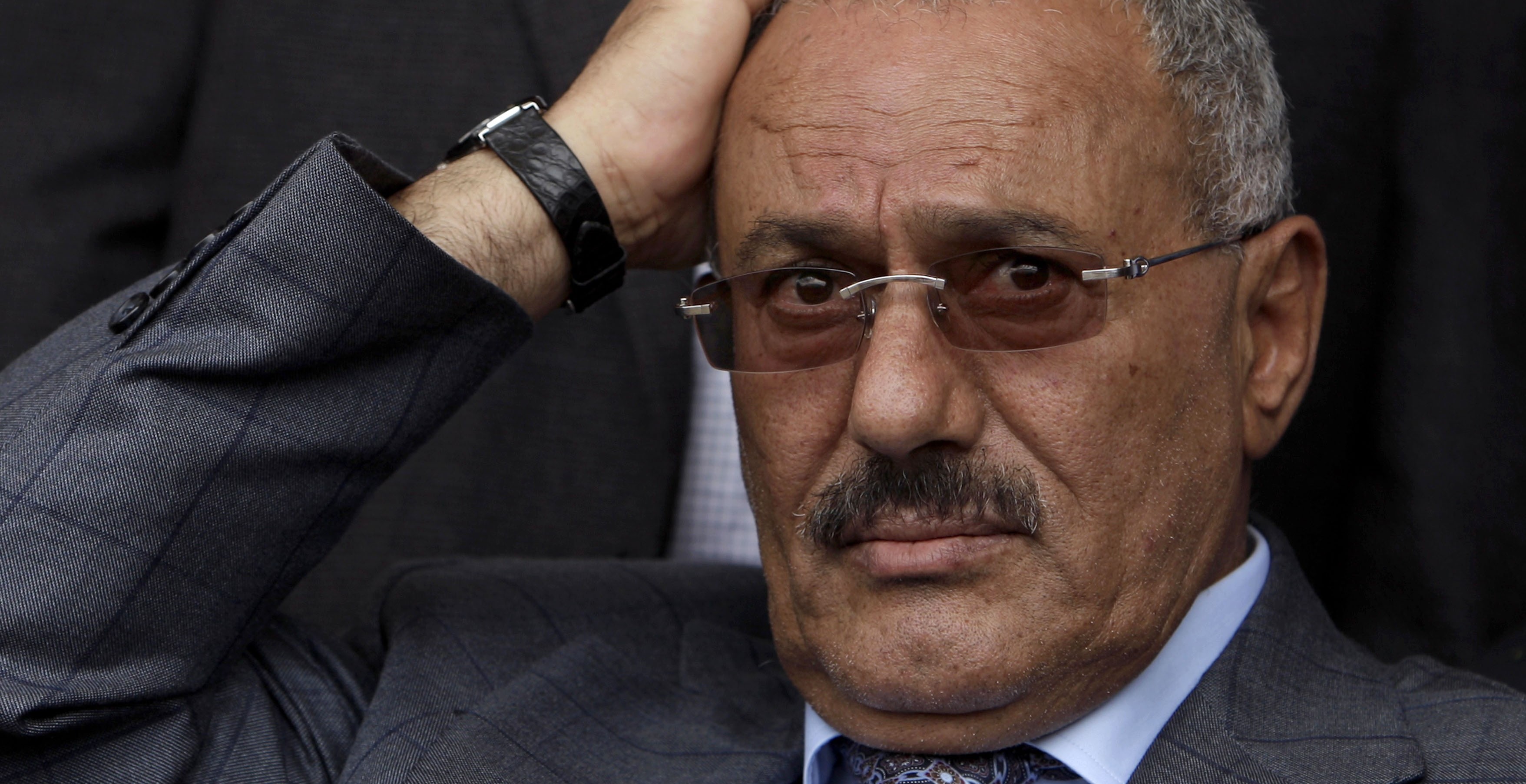 اليمن: صالح يهرب إلى حضرموت.. وقيادات
