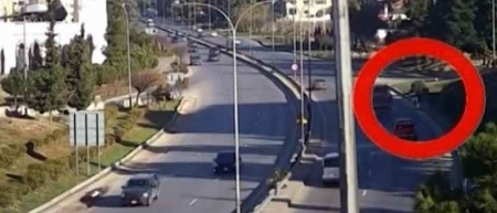 بالفيديو.. لحظة دهس مواطن على طريق