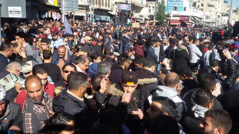 بالصور.. الأردنيون ينتفضون ضد (وعد ترامب)